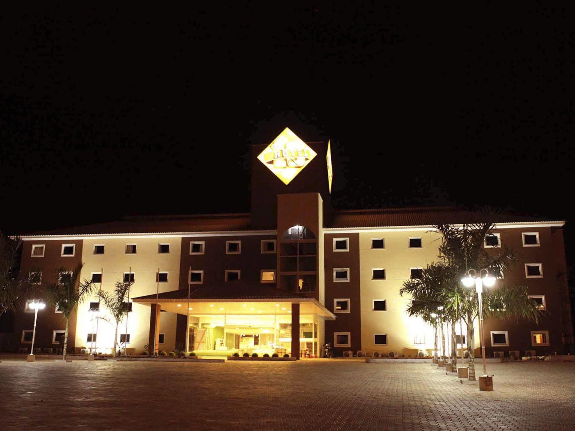 Hotel 10 Dourados Exterior photo